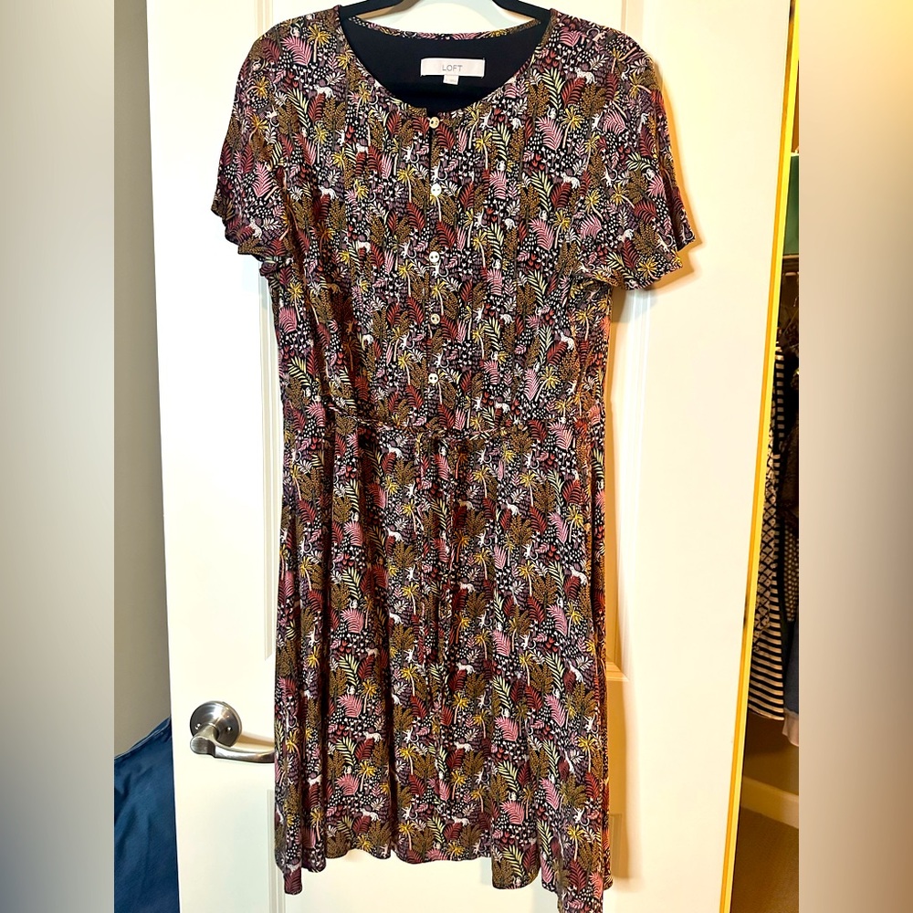 LOFT dress with belted waist. Large. Short sleeves. Spring/summer. Worn 1 time.